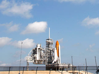 В NASA приняли решение приостановить заправку шаттла Endeavour за несколько часов до намеченного запуска к Международной космической станции (МКС)