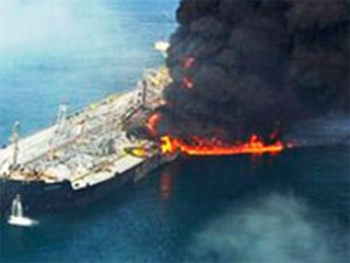 У берегов Вьетнама взорвался танкер. На борту было 1800 тонн нефти 