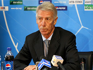 Главный тренер футбольного клуба "Томь" Валерий Непомнящий назвал текущую ситуацию в команде критической