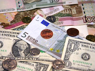 Доллар вырос почти на 9 копеек, евро упал на 6