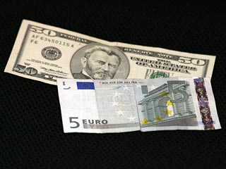 Доллар подскочил на 34 копейки, евро &#8211; сразу на 45
