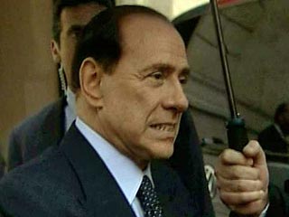 Комментируя скандальные слухи о себе, Берлускони продолжает утверждать, что это лишь происки его врагов