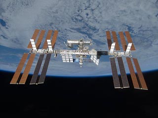 Полеты туристов на МКС после сентября будут приостановлены: на станции нет места