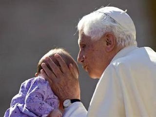 Папа подчеркнул свою духовную близость "ко всем детям Земли, подверженным страху, одиночеству, голоду, домогательствам и смертельным болезням"
