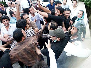 В Тегеране произошли новые столкновения полиции с демонстрантами