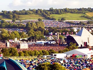 В Англии открывается крупнейший в мире музыкальный фестиваль под открытым небом в Гластонбери