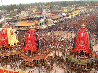 В священном индийском городе Пури началось ежегодное Шествие Колесниц