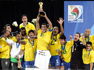 Сборная Бразилии по футболу в третий раз завоевала золотые медали розыгрыша Кубка Конфедераций, который проходил в ЮАР