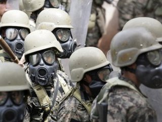 По поступающим из Тегусигальпы сообщениям, полиция при поддержке военных в понедельник применила слезоточивый газ и дубинки для разгона манифестантов, требующих возвращения к власти Селайи
