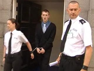 В Шотландии судят юношу, который нанес приятелю 142 удара ножом за "интимные ухаживания"