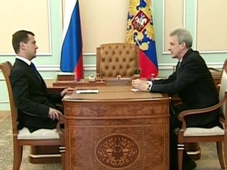 Медведев и Фурсенко обсудили итоги первого "штатного" ЕГЭ. Решили, что справились