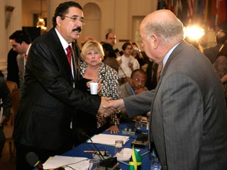 Организация американских государств (ОАГ) приостановила членство Гондураса, где сейчас правит временное правительство, пришедшее к власти в результате госпереворота и проигнорировавшее ультиматум Организации о возвращении полномочий президенту