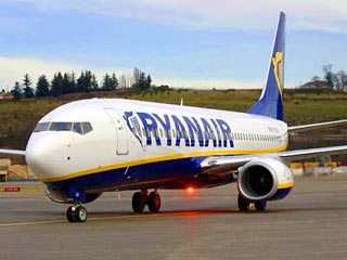 Ирландский авиаперевозчик Ryanair предлагает пассажирам из экономии летать стоя