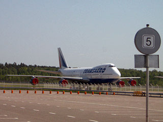 Самолет Boeing-747, выполнявший рейс 9145, прибыл из российской столицы в 09:00 по московскому времени