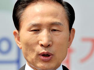 Северокорейские СМИ около 1700 раз с начала года оскорбили президента Южной Кореи Ли Мён Бака - то есть не менее 10 раз за сутки