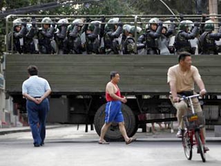 В северо-западный китайский город Урумчи, где происходят столкновения мусульман- уйгуров и ханьцев, введены войска