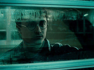 Во вторник вечером, несмотря на проливной дождь, в центре Лондона прошла премьера шестого фильма ставшей уже легендарной киноэпопеи о Гарри Поттере "Гарри Поттер и Принц-полукровка"