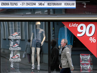 Экономика Латвии, страны, тяжело переживающей кризис, достигла дна