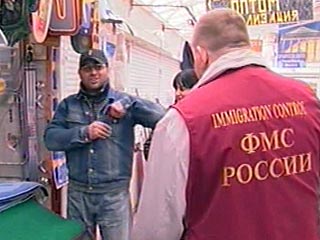 ФМС России готово обсуждать проблемы трудовых мигрантов, потерявших работу в связи с закрытием Черкизовского рынка, но ни о каких послаблениях нарушителям миграционного законодательства не будет