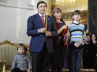 Выступая на церемонии открытия, Саакашвили сообщил гостям, что в центре главного зала резиденции будет храниться уникальная миниатюрная Библия, которая принадлежала династии Багратионов
