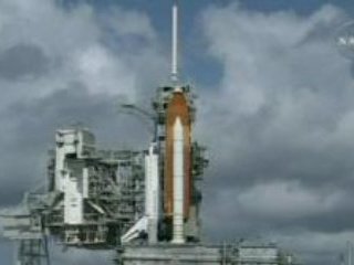Запуск космического корабля многоразового использования Endeavour вновь отложен. Причиной стали неблагоприятные погодные условия в районе космодрома