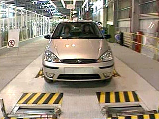 Завод Ford во Всеволожске под Петербургом, где до сегодняшнего дня работали около 2 тысяч человек, сократит одну рабочую смену и сохранит "четырехдневку" до февраля 2010 года