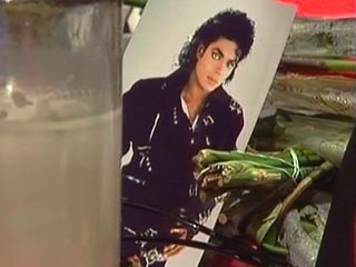 Полиция подозревает лечащего врача Майкла Джексона в его "непредумышленном убийстве"
