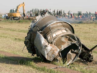 Иранские эксперты пытаются извлечь информацию из черных ящиков пассажирского самолета Ту-154, который разбился в среду вскоре после вылета из Тегерана