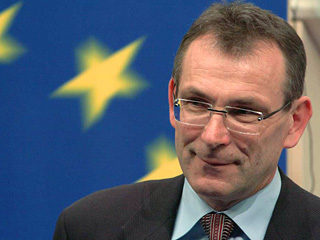 "Мы не можем исключить, что новый кризис начнется в августе", - заявил в Брюсселе еврокомиссар по энергетическим вопросам Андрис Пиебалгс