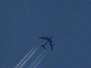 Американский бомбардировщик В-52 в сопровождении чешских истребителей Saab Gripen совершил в пятницу демонстрационный полет над Эстонией