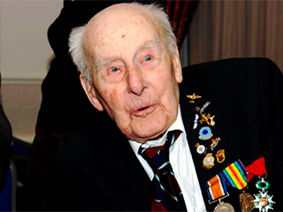 Старейший житель планеты, ветеран Первой мировой войны Генри Эллинам скончался сегодня в возрасте 113 лет в пригороде Брайтона на юге Англии