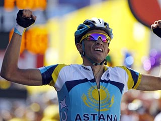 Победитель "Тур де Франс-2007" испанец Альберто Контадор выиграл 15-й этап нынешней "Большой петли" и завладел желтой майкой лидера