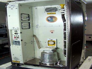 Члены экипажа Международной космической станции починили сломавшийся накануне туалет