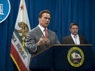Шварценеггер после месяцев переговоров убедил законодателей сократить расходы Калифорнии 