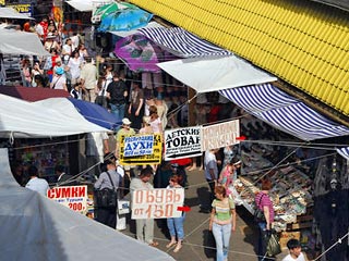 В Москве приостановлена деятельность Измайловского рынка - соседнего с закрытым недавно Черкизовским рынком - в соответствии с распоряжением префекта Восточного округа Москвы