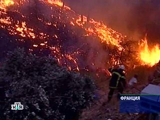 Сильный лесной пожар приблизился к окраинам города Марселя - крупнейшего мегаполиса французского Средиземноморья