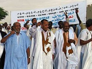 Ведущие оппозиционные лидеры Мавритании, принимавшие участие на проходивших в субботу президентских выборах и потерпевшие в них поражение, подали жалобу в Конституционный суд на итоги голосования