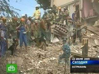 Под завалами в Астрахани спасатели за ночь не нашли людей 