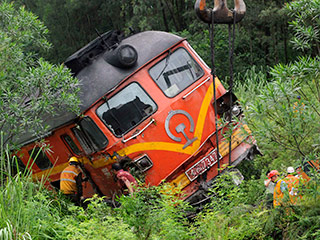 На юге Китая в результате железнодорожной катастрофы погибли по меньшей мере четыре человека, еще свыше 50 получили ранения
