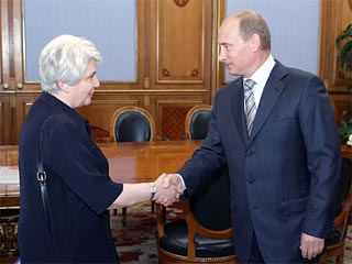 Накануне глава правительства РФ Владимир Путин встретился с Натальей Сожениценой