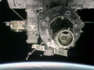Грузовой космический корабль "Прогресс М-67" был переведен в ручной режим и при такой системе управления осуществил стыковку с Международной космической станцией (МКС)
