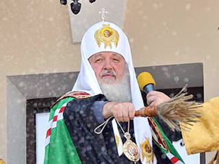 Патриарх Кирилл: супермаркеты стали "храмами XXI века", и чтобы вернуть людей к Богу, надо поменять "заскорузлый язык" Церкви
