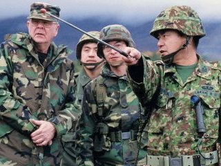 По меньшей мере 12 военнослужащих США дезертировали с американских баз в Японии с мая 2008 года и местонахождение половины из них по-прежнему не установлено