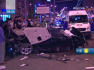 На дорогах Москвы в ночь на пятницу произошли два крупных ДТП с лобовым столкновением автомобилей. Как сообщил представитель столичного МЧС, в результате обоих ДТП погибли три человека, четверо получили тяжелые травмы