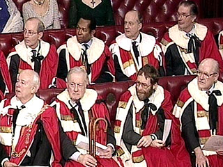 Один из старейших институтов Соединенного Королевства - Палата лордов (верхняя палата парламента Великобритании) лишилась своей ключевой функции и данной короной привилегии - служить Высшим судом страны
