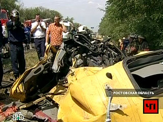Среди восьми пассажиров, выживших в страшной автокатастрофе под Ростовом-на-Дону, обнаружен беглый убийца