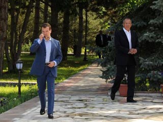 Президент Кыргызской Республики Курманбек Бакиев в рамках неформального саммита Организации Договора о коллективной безопасности (ОДКБ) провел двусторонние переговоры с Президентом Российской Федерации Дмитрием Медведевым, которые состоялись в государстве