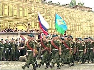 День Воздушно-десантных войск, которые были основаны 2 августа 1930 года, отмечается в России в воскресенье