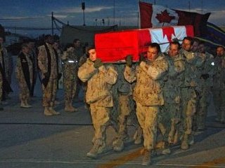 Двое канадских военнослужащих погибли и один получил тяжелое ранение при взрыве мины в районе Зари, в 15 километрах к западу от Кандагара