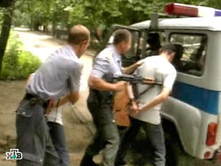 Сотрудники правоохранительных органов Якутии задержали пятерых мужчин, которые нанесли побои такому же числу милиционеров